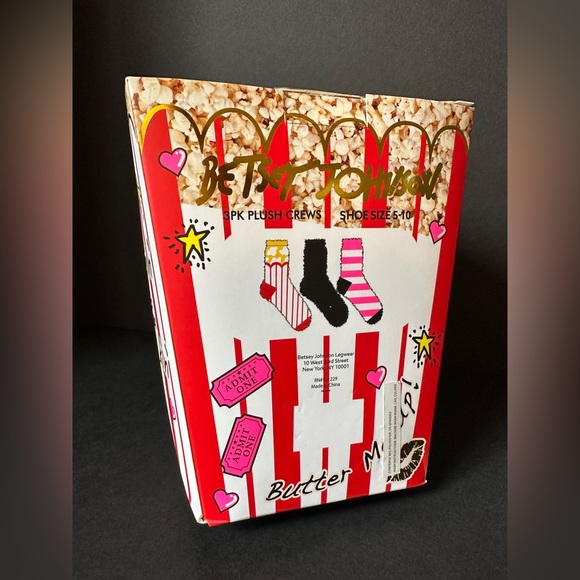 ♥️🍿♥️ Betsey Johnson 3 pack plushy fluffy crew socks in a popcorn box - Picture 2 of 7